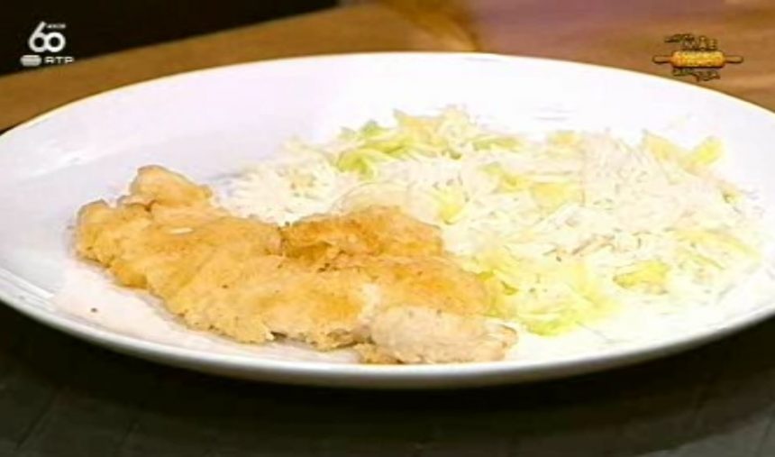 Panados de frango com arroz de couve