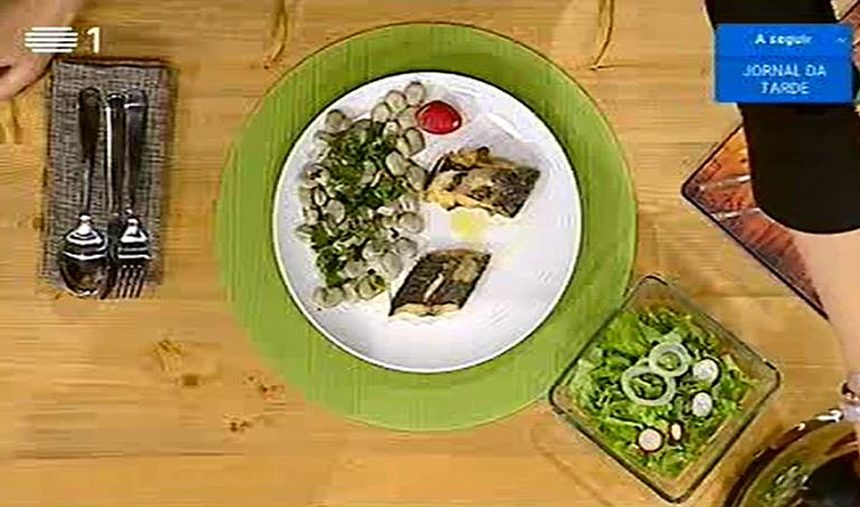 Salada de Favas com Peixe Espada frito