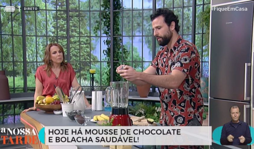 (Receita) Rodrigo Gomes, tentou preparar uma mousse saudável de chocolate e bolacha
