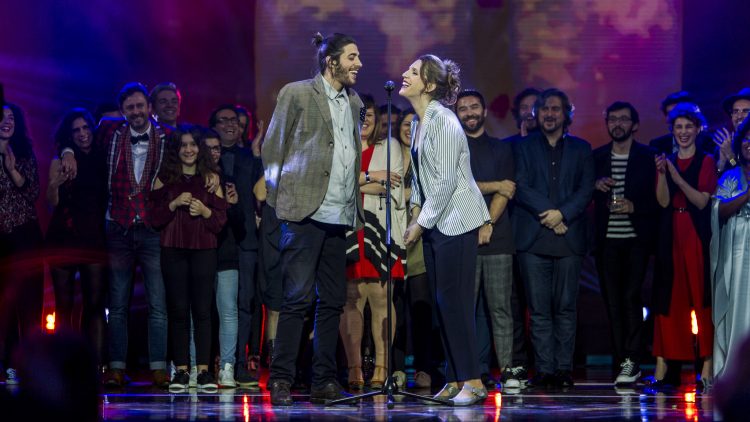 Amar pelos dois , de Salvador e Luísa Sobral representará Portugal no Festival da Eurovisão