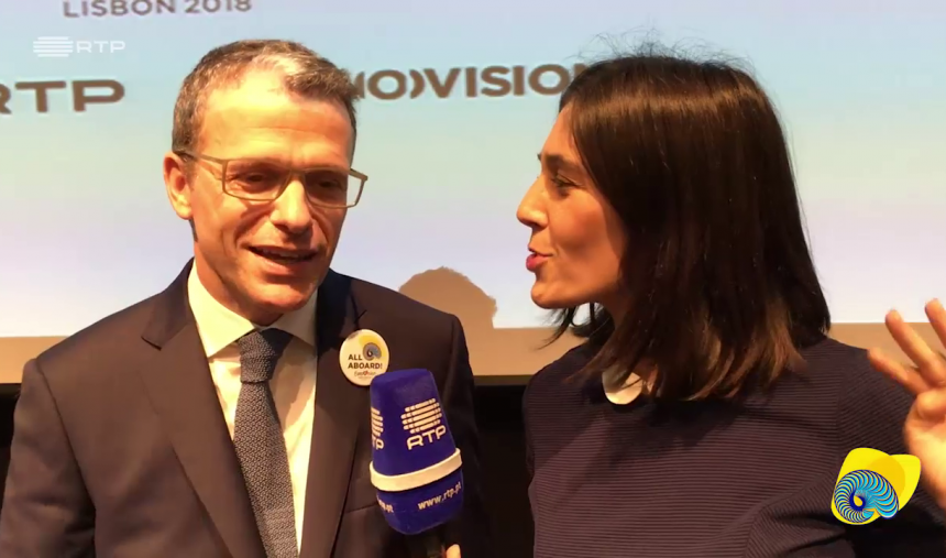 #JESC: Mariana Venâncio dá uma abada a um jornalista