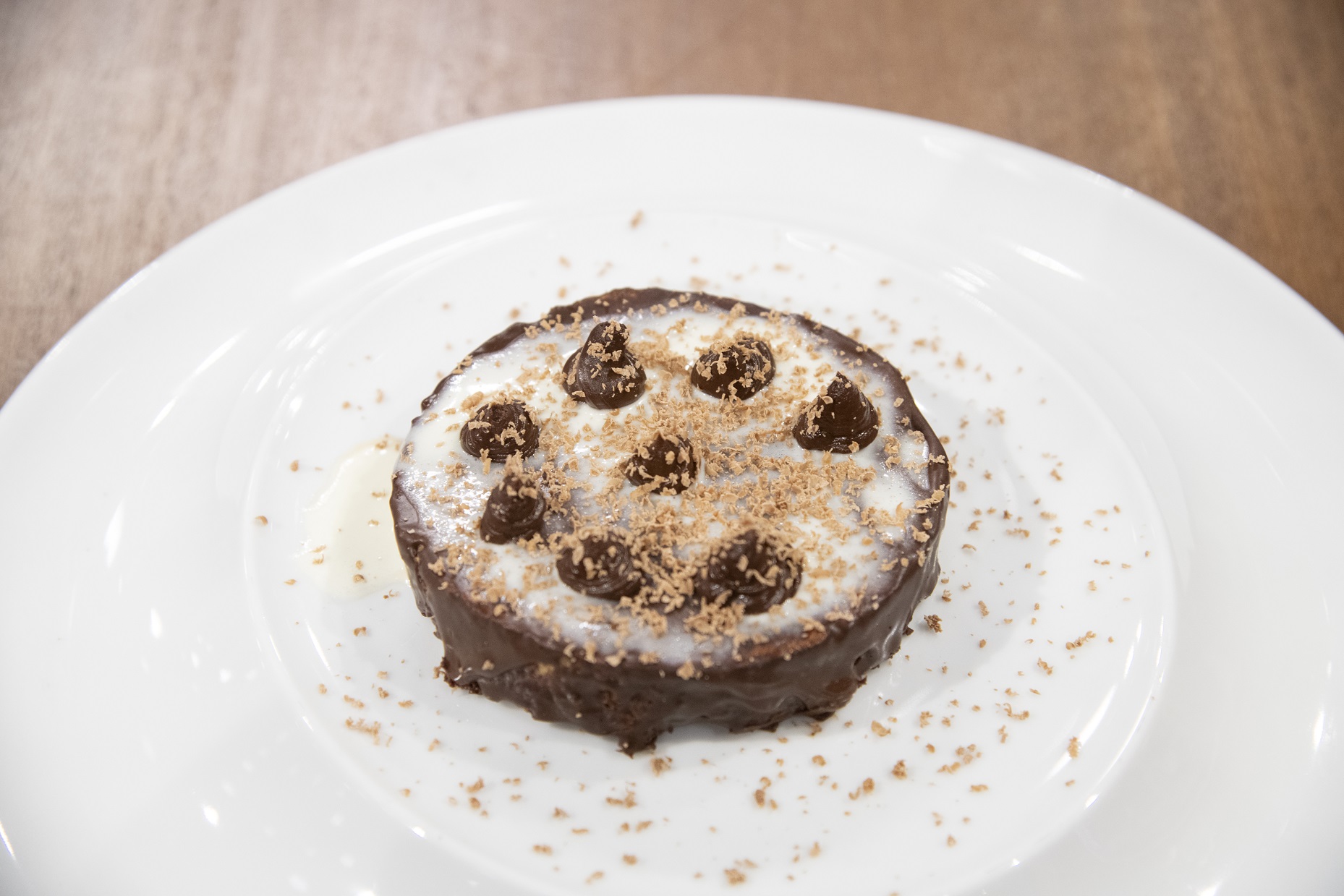 Tarte dacquoise com ganache de chocolate Masterchef