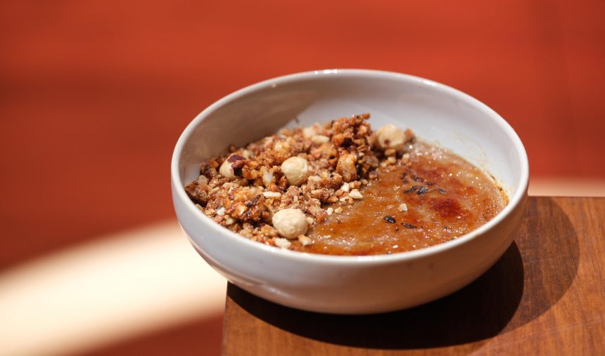 Leite Creme de Café com Cardamomo Negro e Praliné de Avelã - Pedro