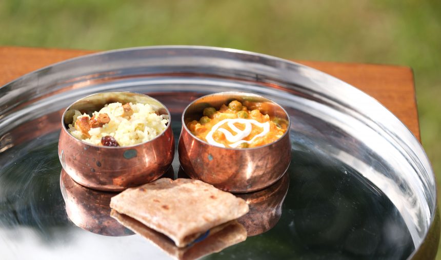 Makhni de Legumes com Arroz de Açafrão e Roti - Equipa Vermelha