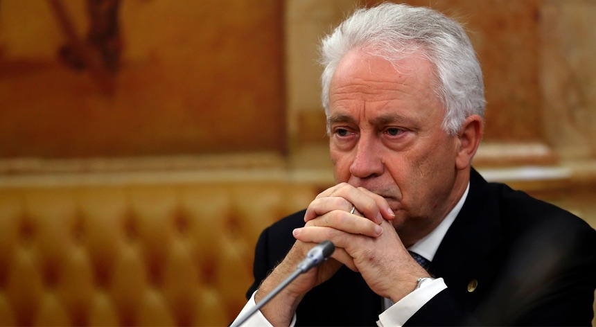 Banqueiros não mostram interesse em ler livro de Carlos Costa