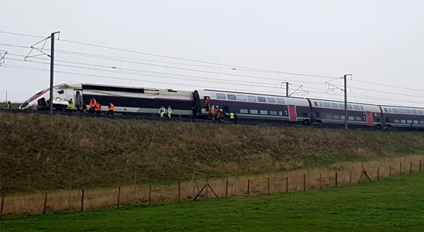 TGV descarrila em França