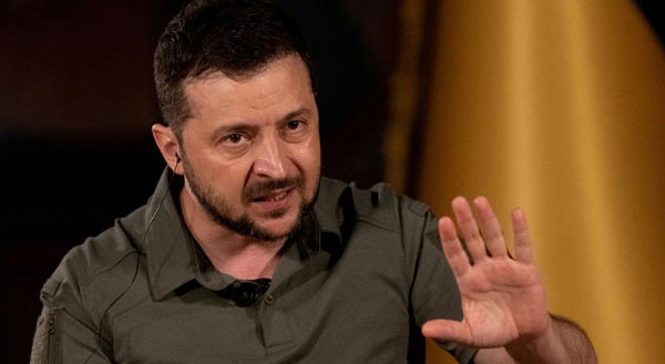 Contrariando Ocidente, Zelensky insiste em marca russa de míssil que atingiu Polónia