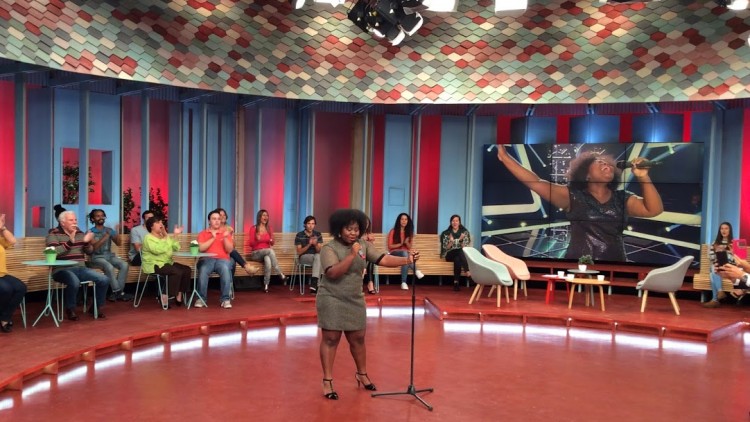 Deolinda, concorrente do programa The Voice Portugal, canta Whitney Houston
