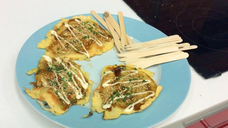 Okonomiyaki - panqueca japonesa com marisco