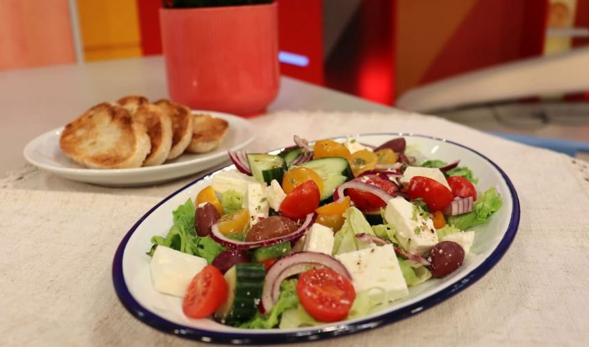 Salada grega com alface