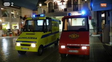 Ambulância INEM vs Carro de Bombeiros | Peças Falantes